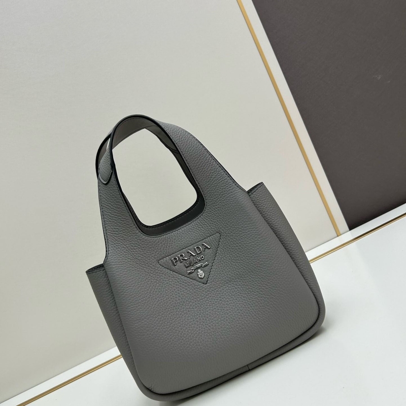 Pra*a shopping bags